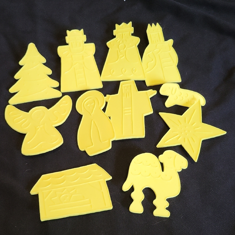 Vintage 1970's Land O Lakes Yellow Nativity Cookie Cutters Set - 12 Pc